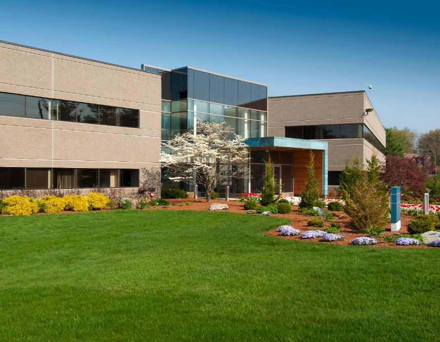 Blog 29 commercial landscaper near me 000